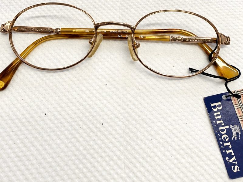 Burberry B 8780 colour 1B2